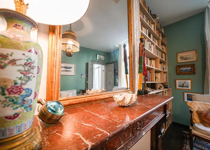 Le Boudoir, Spacieux T2, Centre Historique *